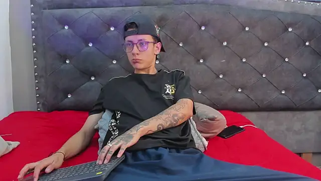 evan smitt1 online show from 09.15.25