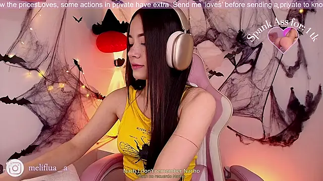 Snapshot of Melifluaa chatting on 10.15.25 Melifluaa online show from 10.15.25