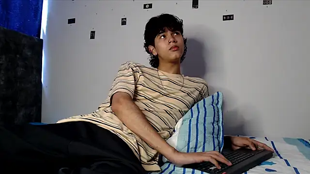 Snapshot of alexmark_ chatting on 05.21.26 alexmark online show from 05.21.26
