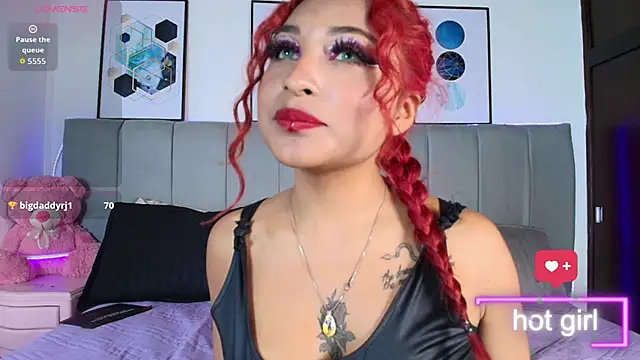 Naiaa Cruz online show from 11.06.25