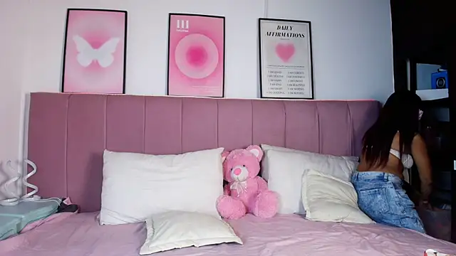 Naiaa Cruz online show from 03.16.26