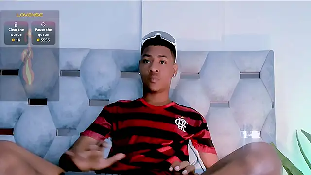 Snapshot of tiago_xxx_ chatting on 11.05.25 tiago xxx online show from 11.05.25