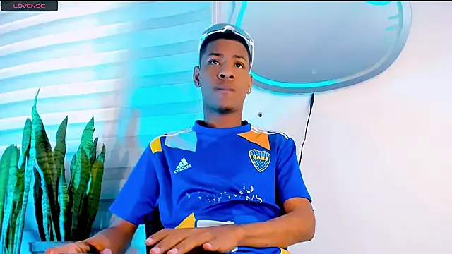 Snapshot of tiago_xxx_ chatting on 11.06.25 tiago xxx online show from 11.06.25