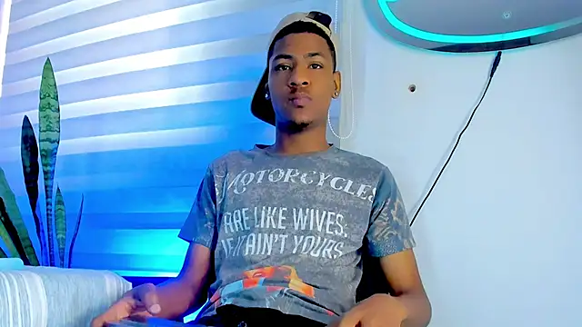 Snapshot of tiago_xxx_ chatting on 11.09.25 tiago xxx online show from 11.09.25