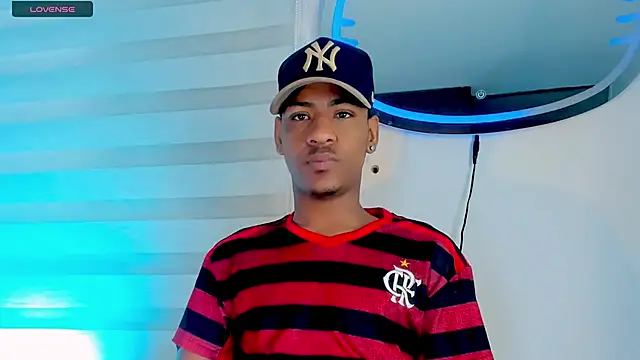 Snapshot of tiago_xxx_ chatting on 11.12.25 tiago xxx online show from 11.12.25