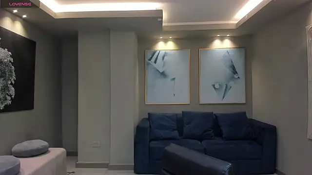 Snapshot of LeahNovac chatting on 09.10.25 LeahNovac online show from 09.10.25