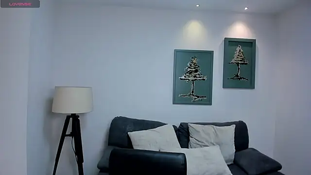 Snapshot of LeahNovac chatting on 10.19.25 LeahNovac online show from 10.19.25