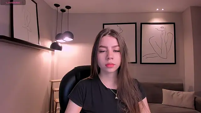 Snapshot of TiffannySins chatting on 10.23.25 TiffannySins online show from 10.23.25