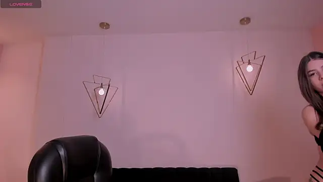 Snapshot of TiffannySins chatting on 10.28.25 TiffannySins online show from 10.28.25