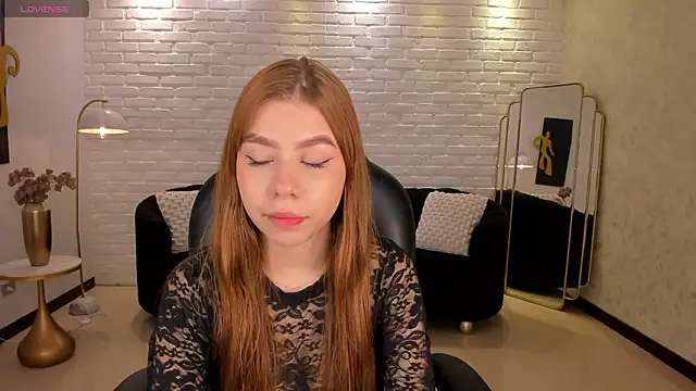 Snapshot of TiffannySins chatting on 02.10.26 TiffannySins online show from 02.10.26