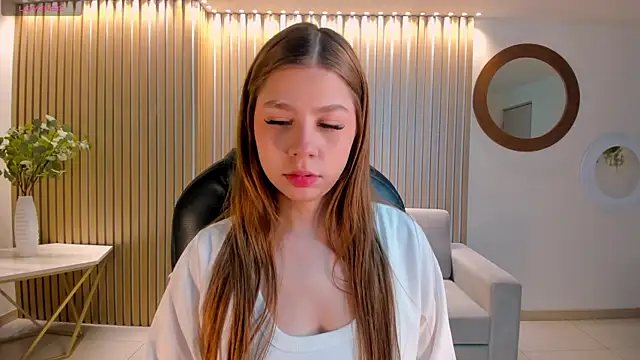 Snapshot of TiffannySins chatting on 02.14.26 TiffannySins online show from 02.14.26