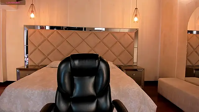 Snapshot of TiffannySins chatting on 02.28.26 TiffannySins online show from 02.28.26