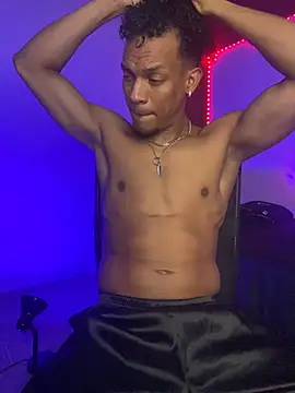 Snapshot of RickKrong_ chatting on 11.08.25 RickKrong online show from 11.08.25