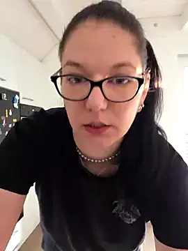 Snapshot of Swiss_Lady chatting on 09.28.25 Swiss Lady online show from 09.28.25