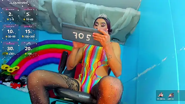 Snapshot of Natasha_clifford chatting on 11.18.25 Natasha clifford online show from 11.18.25