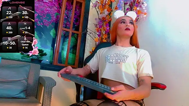 Snapshot of Natasha_clifford chatting on 12.18.25 Natasha clifford online show from 12.18.25