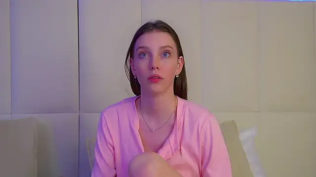 Snapshot of VeronicaVances chatting on 11.04.25 VeronicaVances online show from 11.04.25