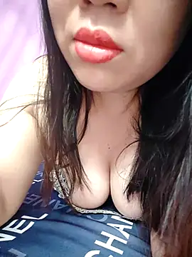 Snapshot of Julyy08 chatting on 09.21.25 Julyy08 online show from 09.21.25