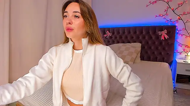 Snapshot of AlexaWilds chatting on 10.09.25 AlexaWilds online show from 10.09.25