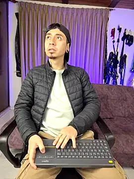 Snapshot of abnerdam01 chatting on 09.29.25 abnerdam01 online show from 09.29.25