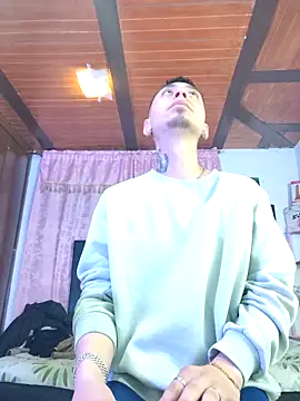 Snapshot of abnerdam01 chatting on 10.11.25 abnerdam01 online show from 10.11.25