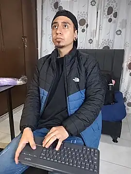 Snapshot of abnerdam01 chatting on 11.05.25 abnerdam01 online show from 11.05.25