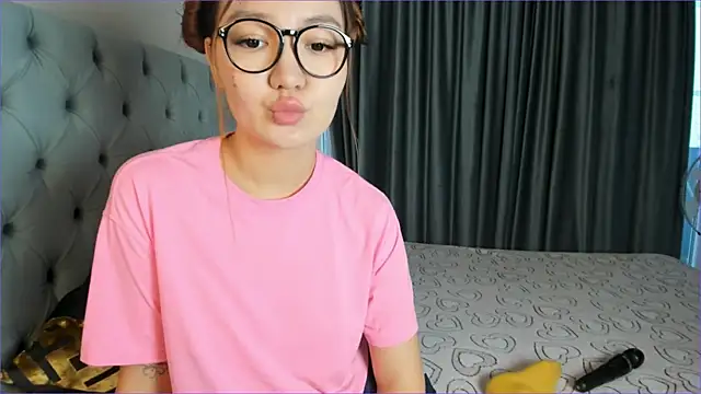 ElaraHaze online show from 09.12.25