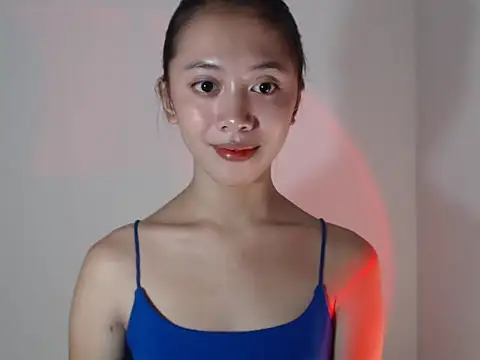 lovely kiannaHugecock online show from 10.10.25