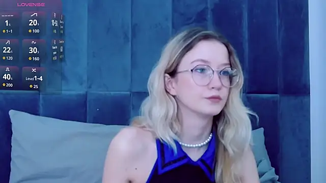 MaeLili online show from 12.03.25