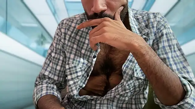 Snapshot of funndudd chatting on 11.05.25 funndudd online show from 11.05.25