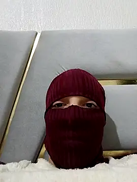 Snapshot of Ahalm chatting on 11.20.25 Ahalm online show from 11.20.25