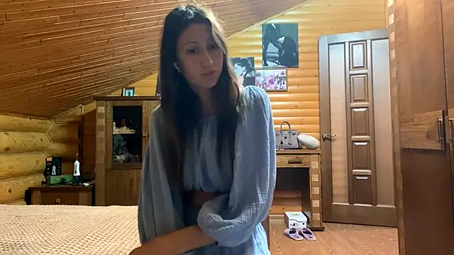 Shyselly online show from 09.10.25