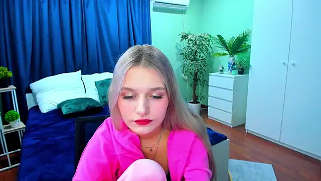 RebeccaChamb online show from 09.28.25