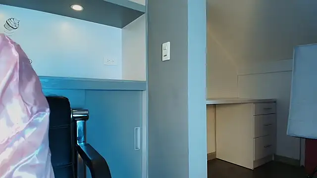 Snapshot of Skylar__Desire chatting on 09.10.25 Skylar Desire online show from 09.10.25