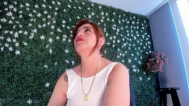 Snapshot of Skylar__Desire chatting on 09.11.25 Skylar Desire online show from 09.11.25