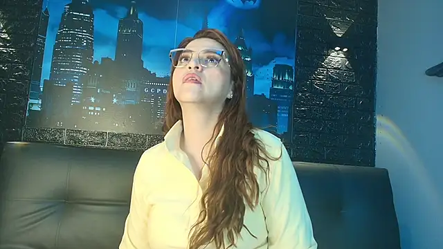 Snapshot of Skylar__Desire chatting on 10.08.25 Skylar Desire online show from 10.08.25