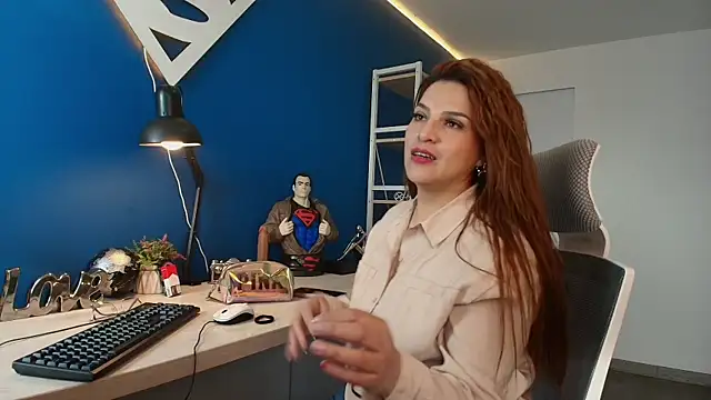 Snapshot of Skylar__Desire chatting on 10.30.25 Skylar Desire online show from 10.30.25