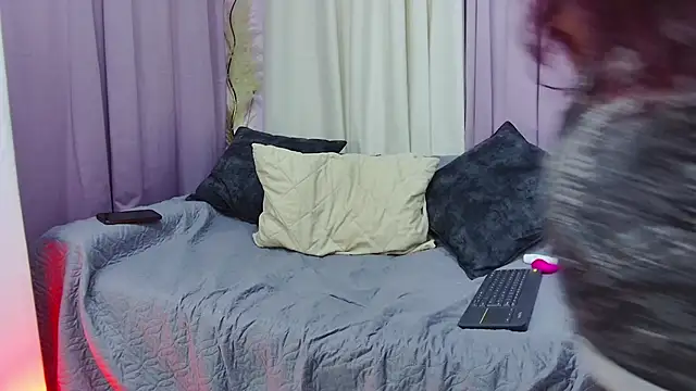 Snapshot of DaniniAnderson chatting on 10.23.25 DaniniAnderson online show from 10.23.25