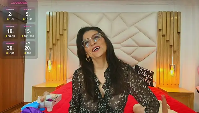 Snapshot of allie_pearl chatting on 10.07.25 allie pearl online show from 10.07.25