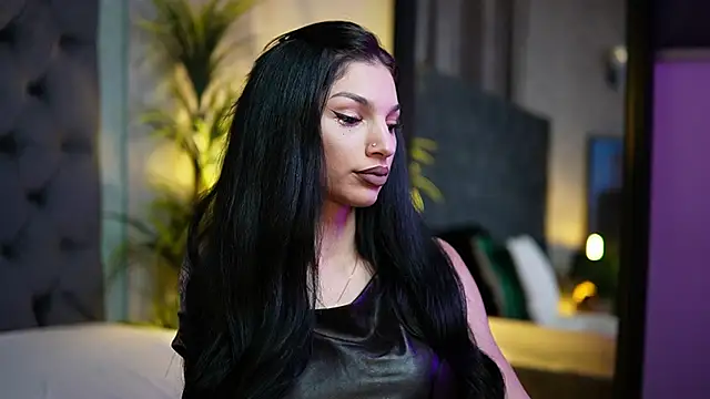 Snapshot of MiamiCoffee chatting on 10.01.25 MiamiCoffee online show from 10.01.25