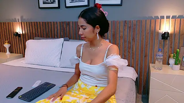 Snapshot of luna_roja25 chatting on 09.22.25 luna roja25 online show from 09.22.25