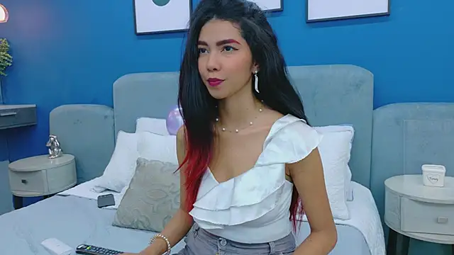 Snapshot of luna_roja25 chatting on 10.06.25 luna roja25 online show from 10.06.25