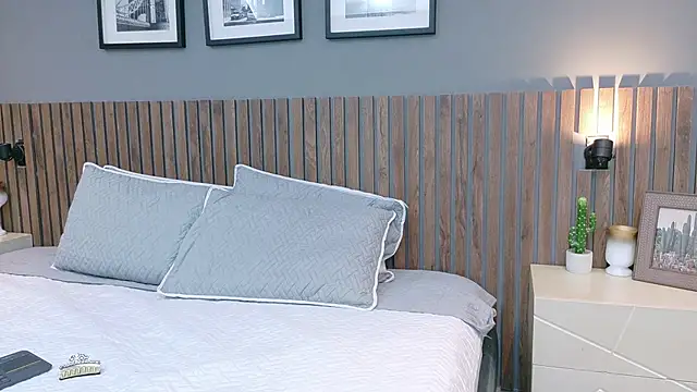 Snapshot of luna_roja25 chatting on 10.14.25 luna roja25 online show from 10.14.25