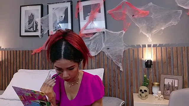 Snapshot of luna_roja25 chatting on 10.17.25 luna roja25 online show from 10.17.25