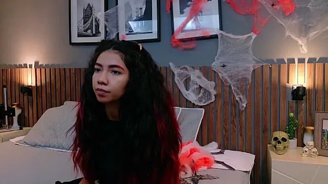 Snapshot of luna_roja25 chatting on 10.18.25 luna roja25 online show from 10.18.25