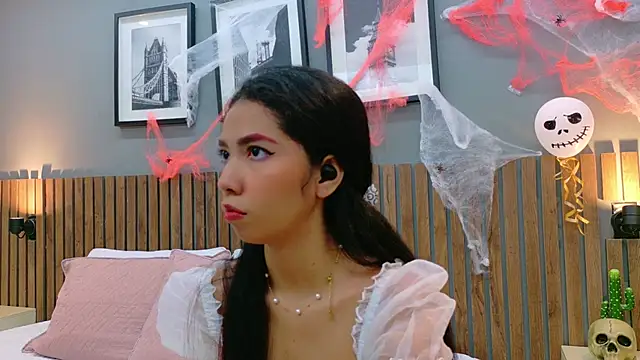 Snapshot of luna_roja25 chatting on 10.22.25 luna roja25 online show from 10.22.25