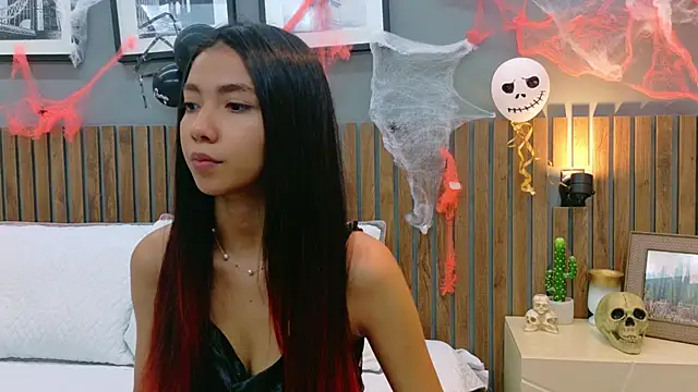 Snapshot of luna_roja25 chatting on 10.24.25 luna roja25 online show from 10.24.25