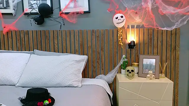 Snapshot of luna_roja25 chatting on 10.29.25 luna roja25 online show from 10.29.25