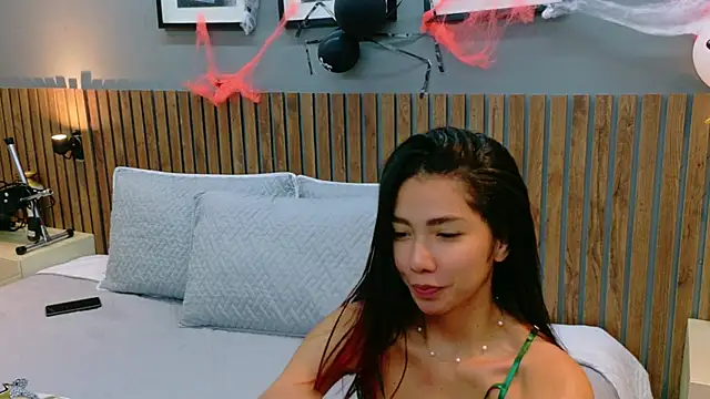 Snapshot of luna_roja25 chatting on 10.31.25 luna roja25 online show from 10.31.25