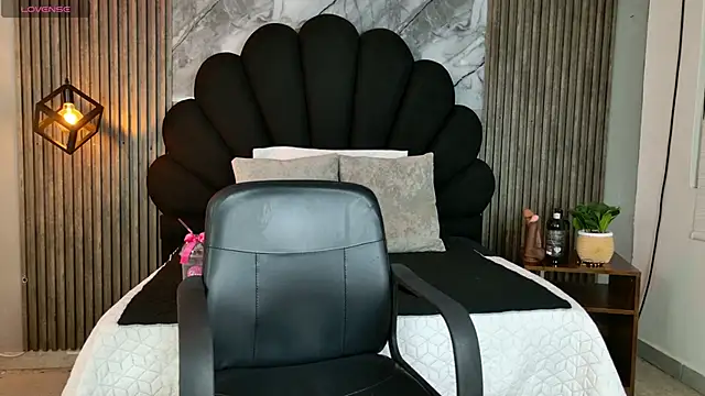 Snapshot of AlahyaPalmerR chatting on 10.12.25 AlahyaPalmerR online show from 10.12.25